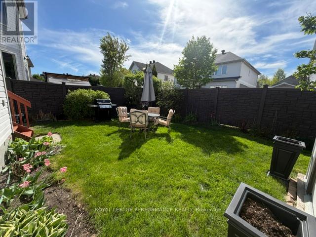 2202 CLENDENAN CRESCENT - 33