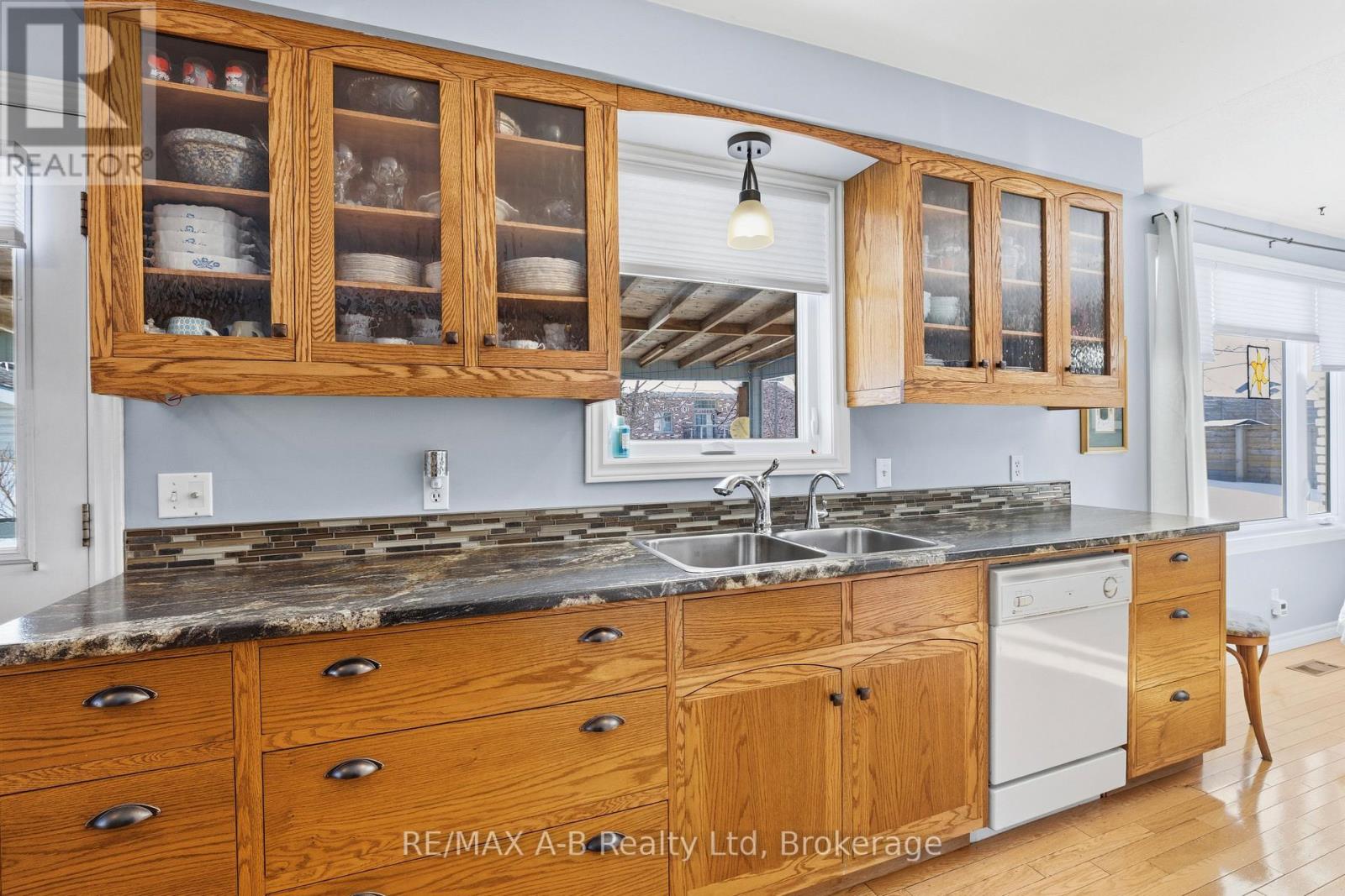 815 O'LOANE AVENUE - 19