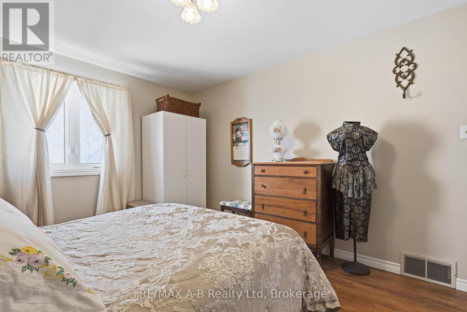 815 O'LOANE AVENUE - 14