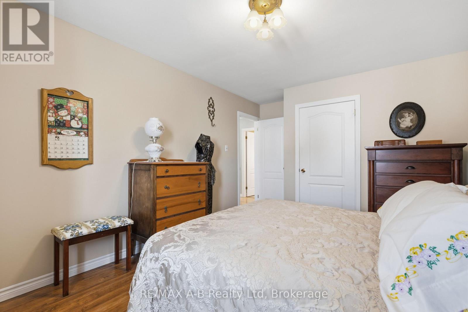 815 O'LOANE AVENUE - 13