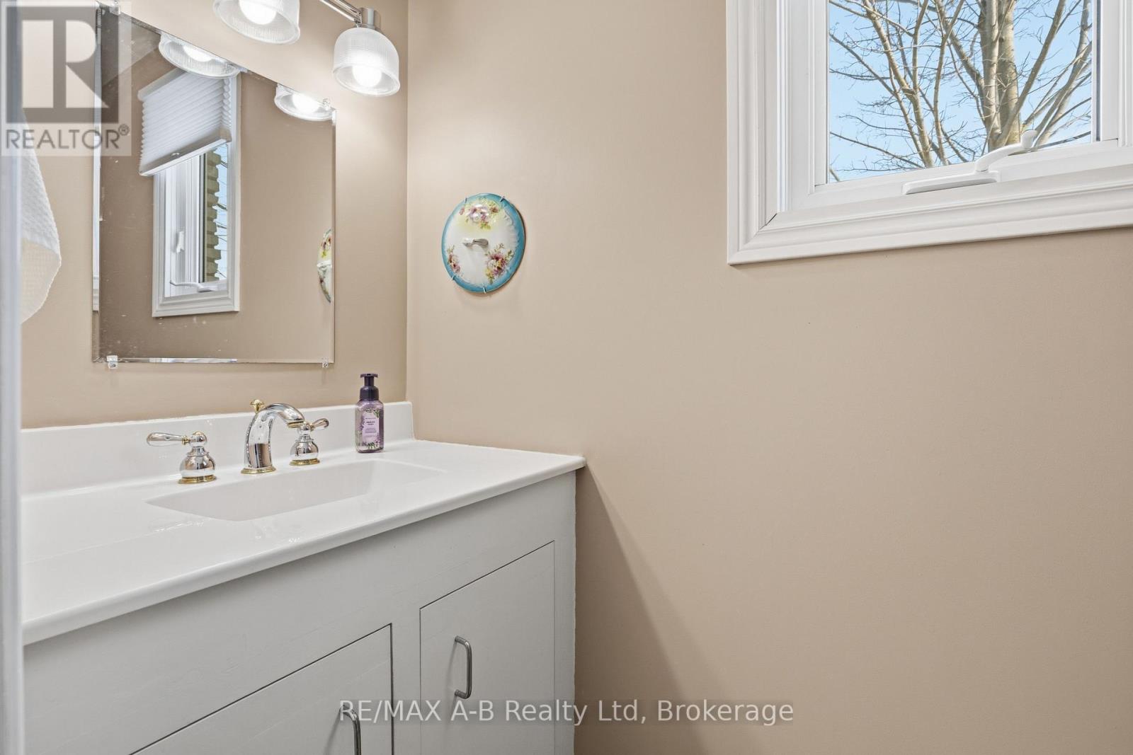 815 O'LOANE AVENUE - 23