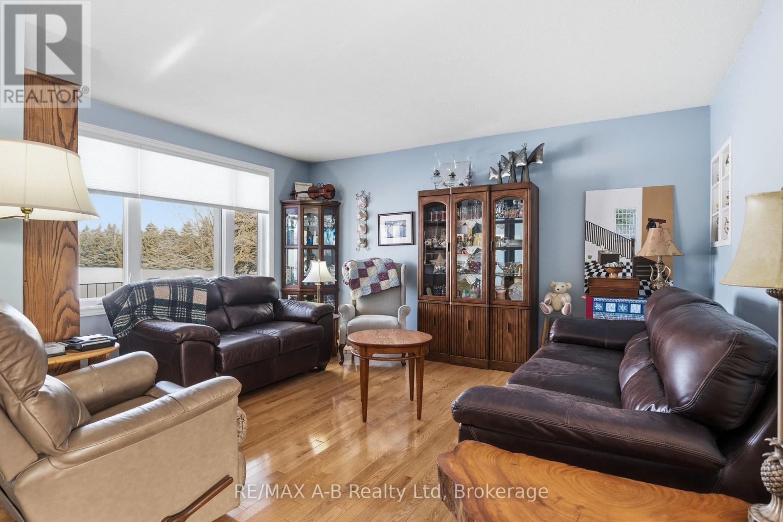 815 O'LOANE AVENUE - 5