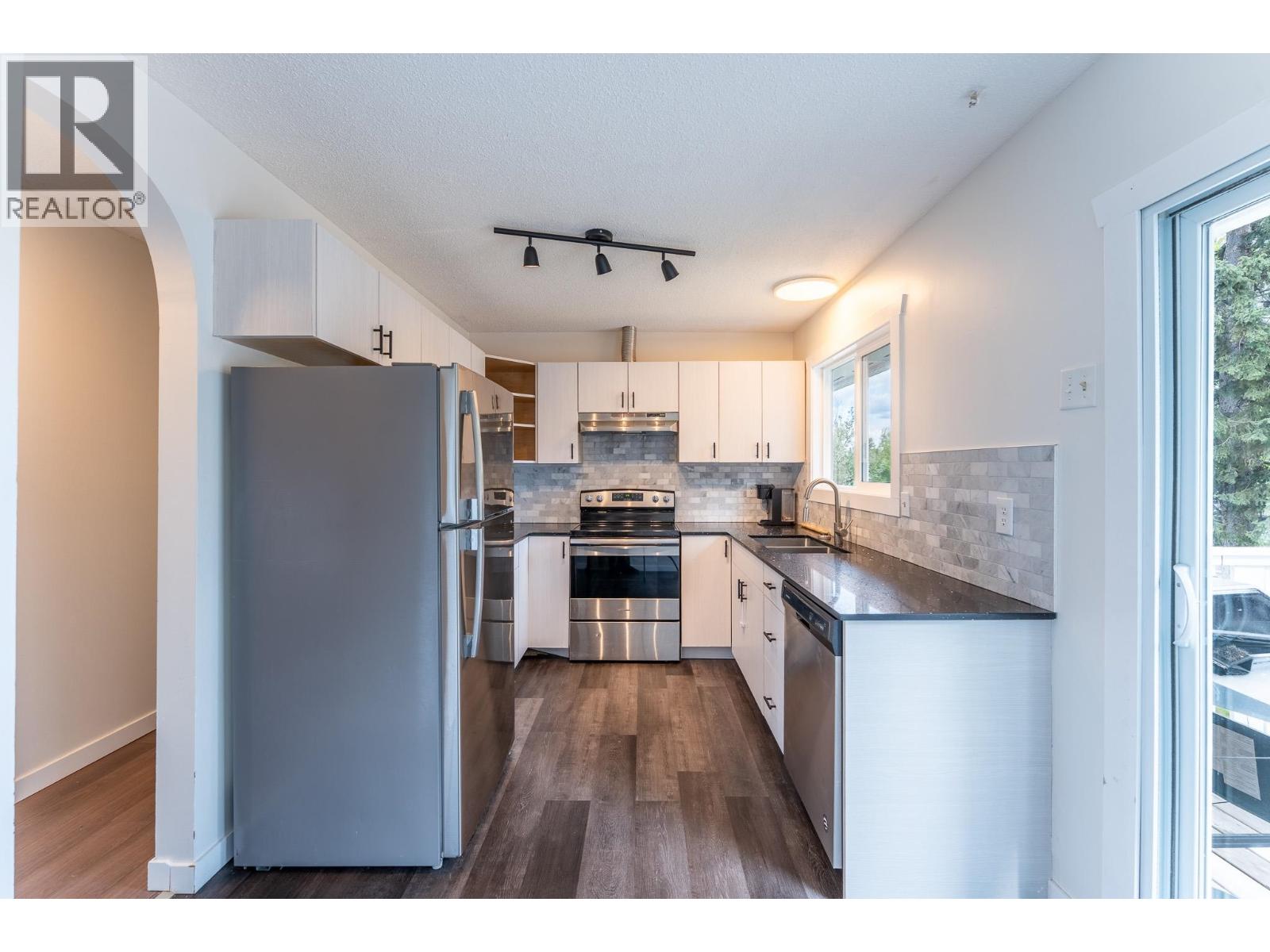 2909 PINEWOOD AVENUE - 14