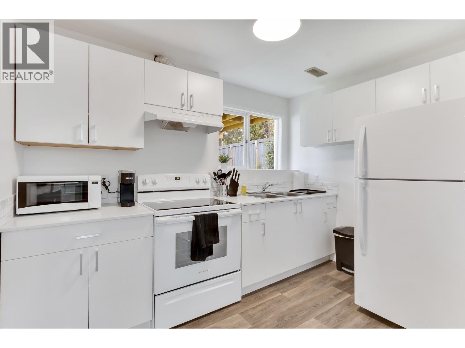 2909 PINEWOOD AVENUE - 28