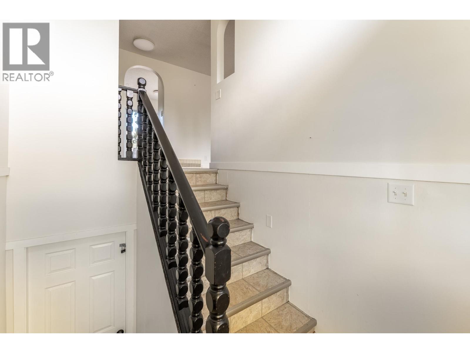 2909 PINEWOOD AVENUE - 10