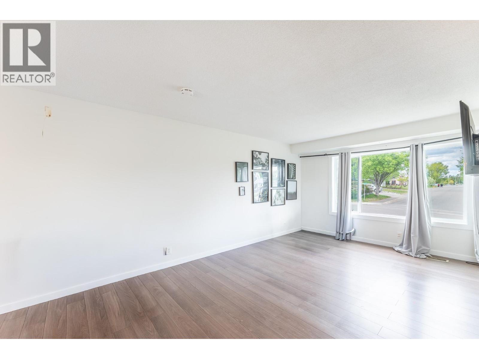2909 PINEWOOD AVENUE - 11