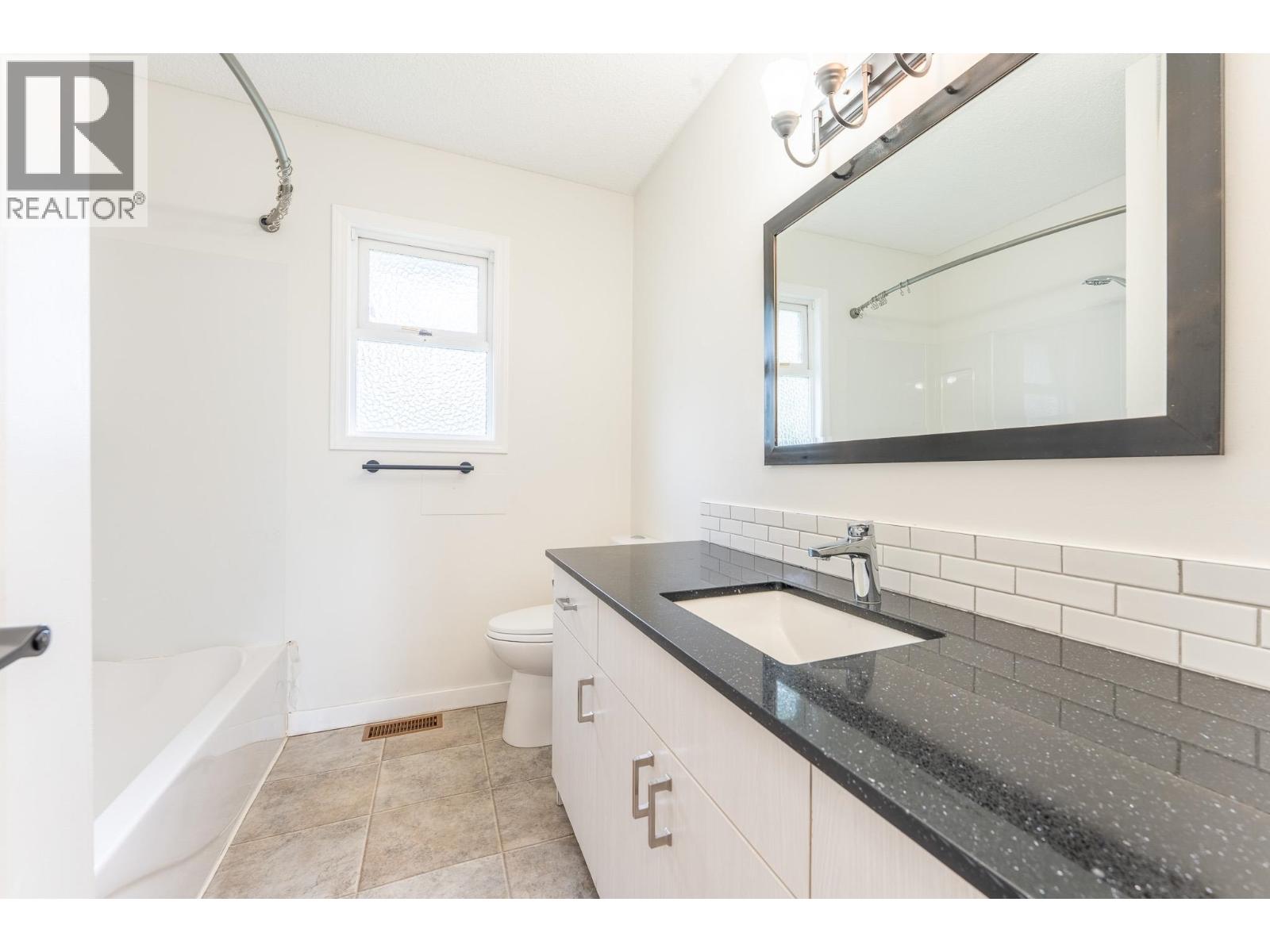 2909 PINEWOOD AVENUE - 26