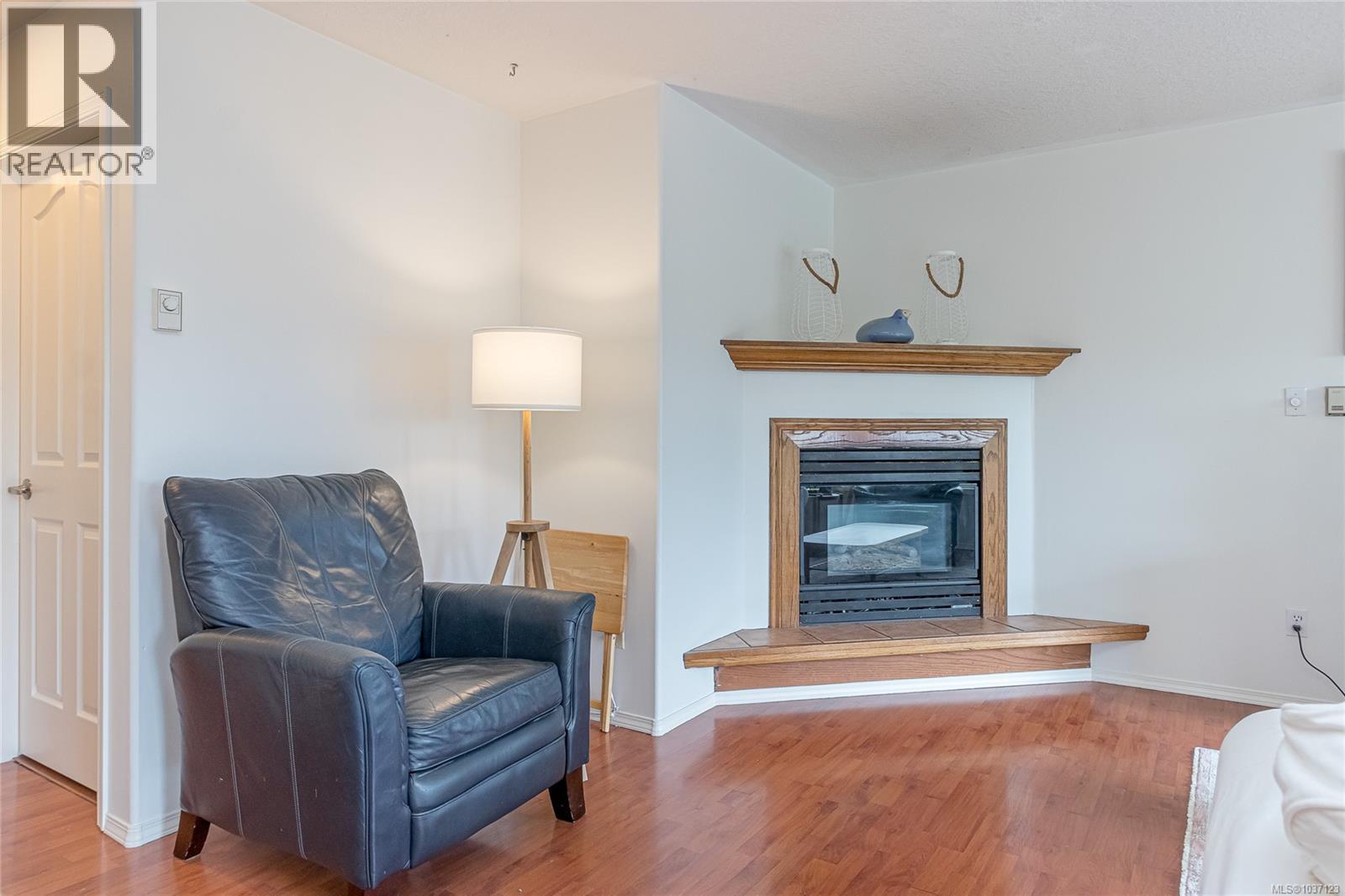 8144 Arthur St - 10
