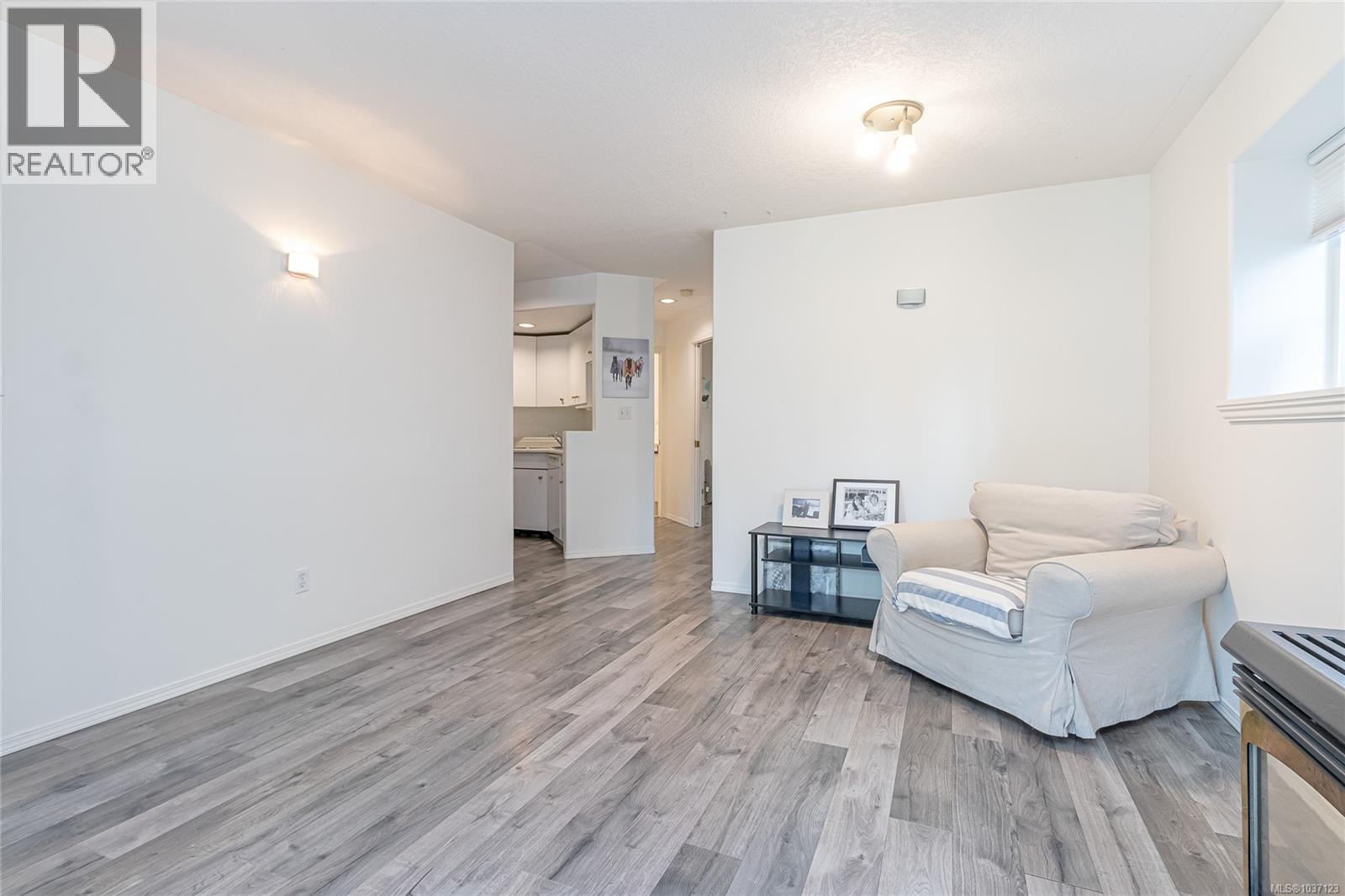 8144 Arthur St - 25