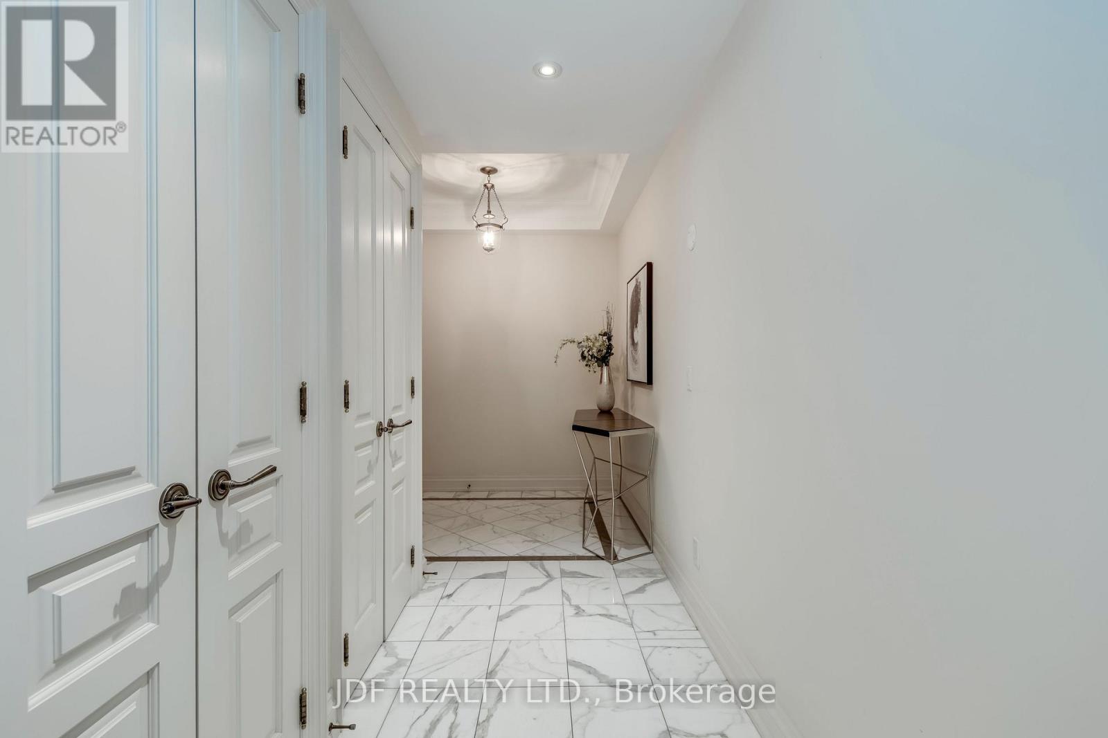 #402 111 FORSYTHE STREET - 23