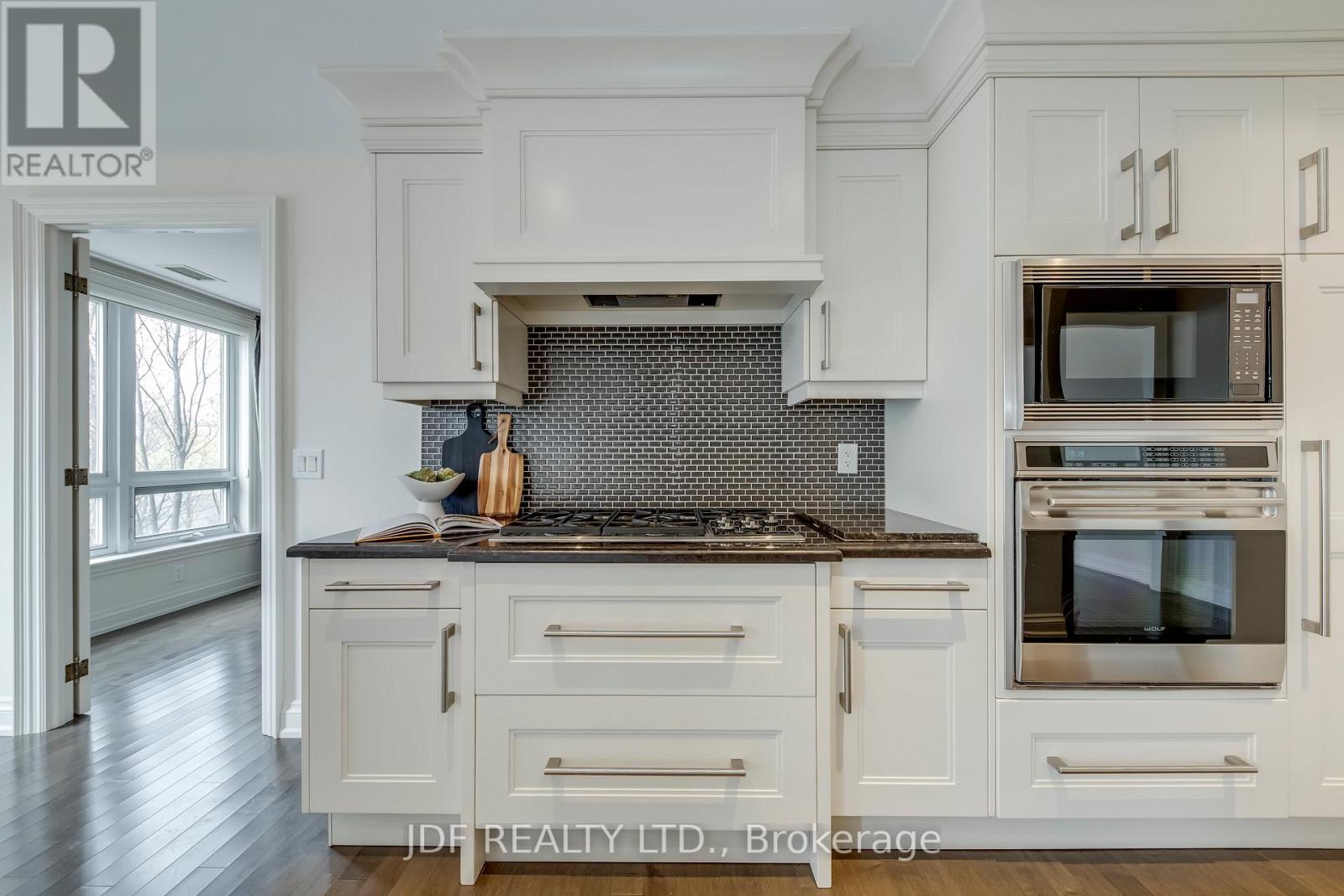 #402 111 FORSYTHE STREET - 32