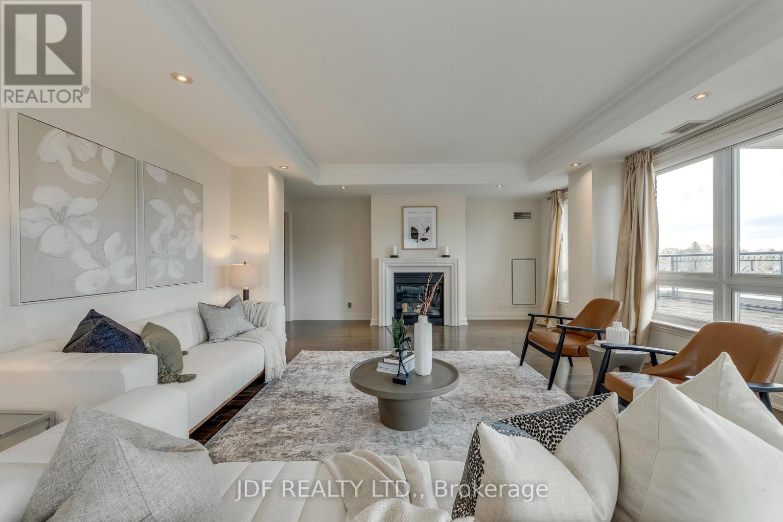 #402 111 FORSYTHE STREET - 24