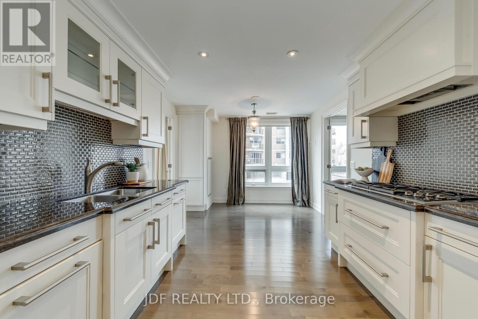 #402 111 FORSYTHE STREET - 34