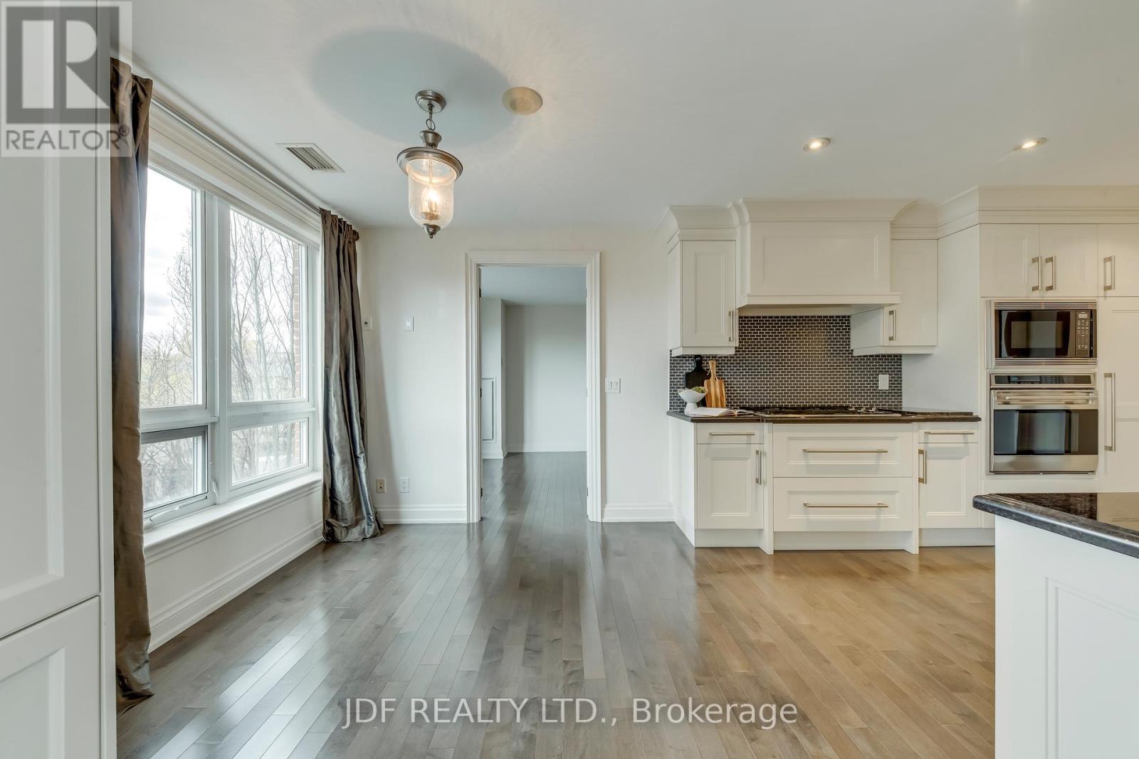 #402 111 FORSYTHE STREET - 36