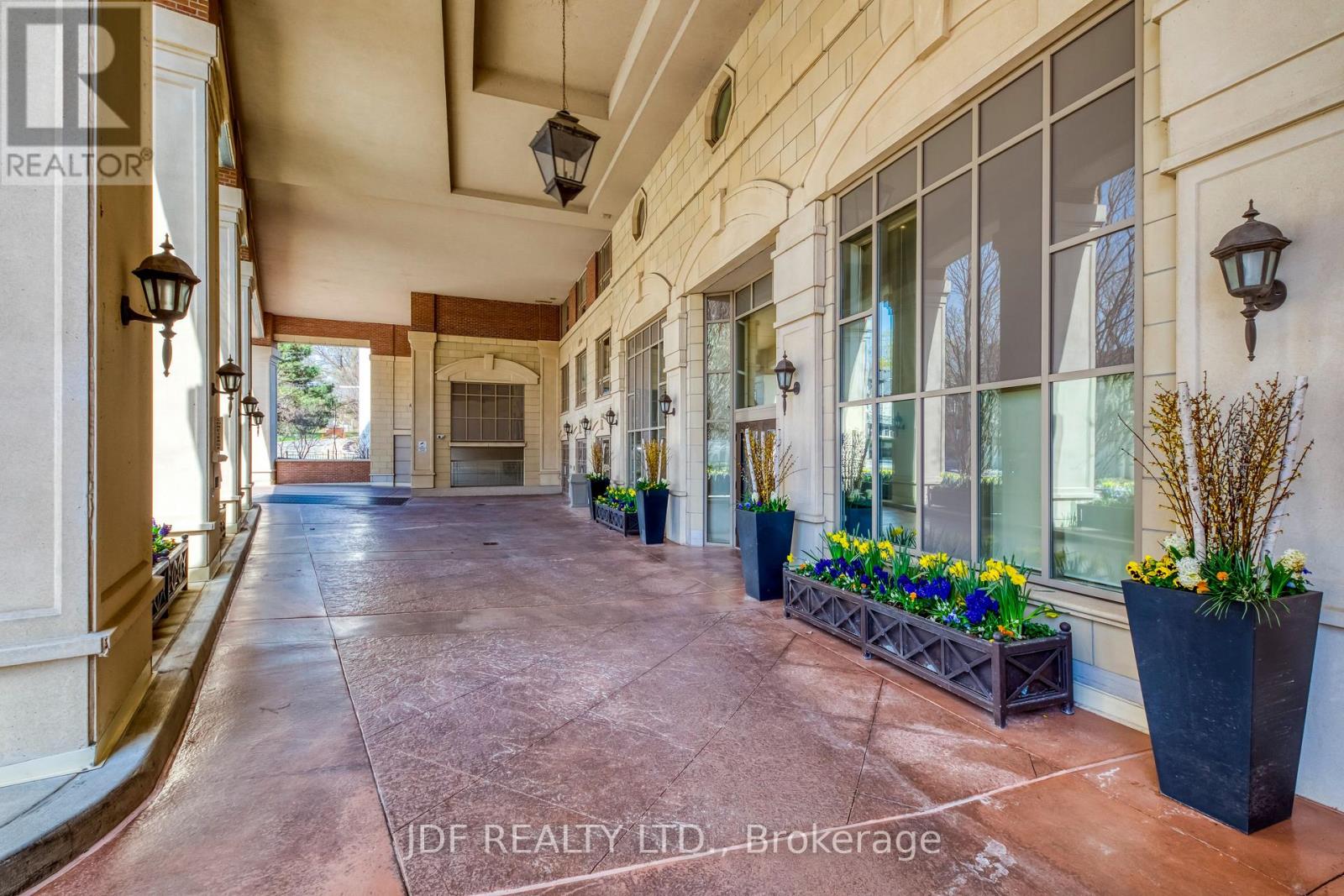 #402 111 FORSYTHE STREET - 16