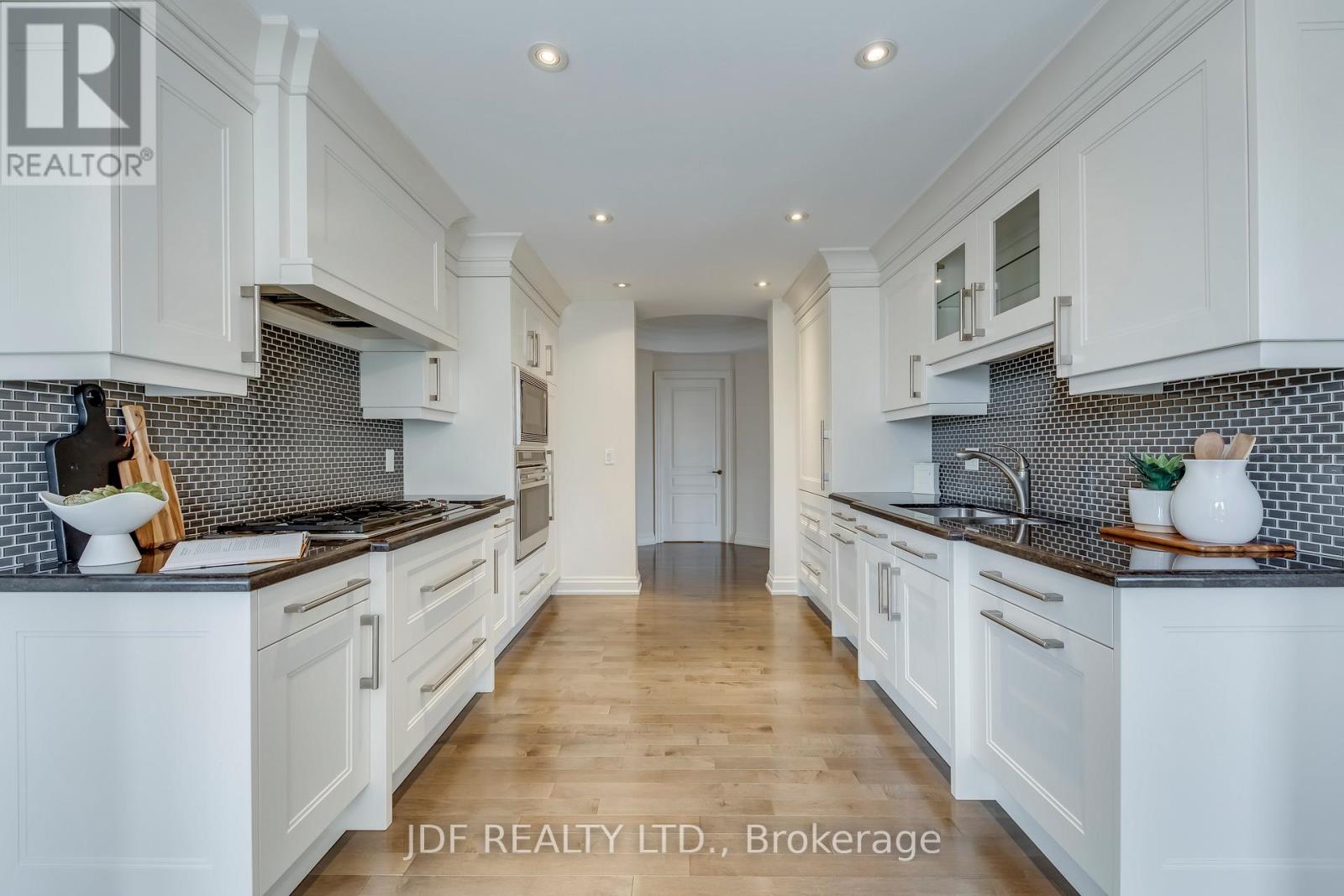 #402 111 FORSYTHE STREET - 31