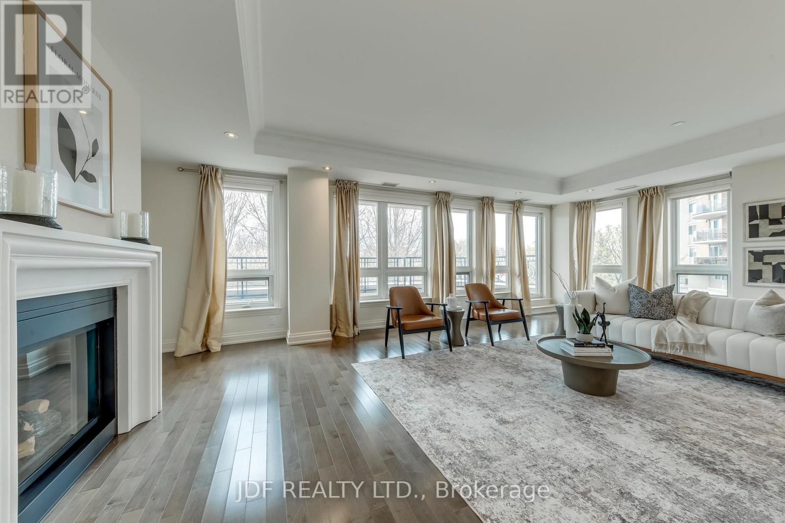 #402 111 FORSYTHE STREET - 29