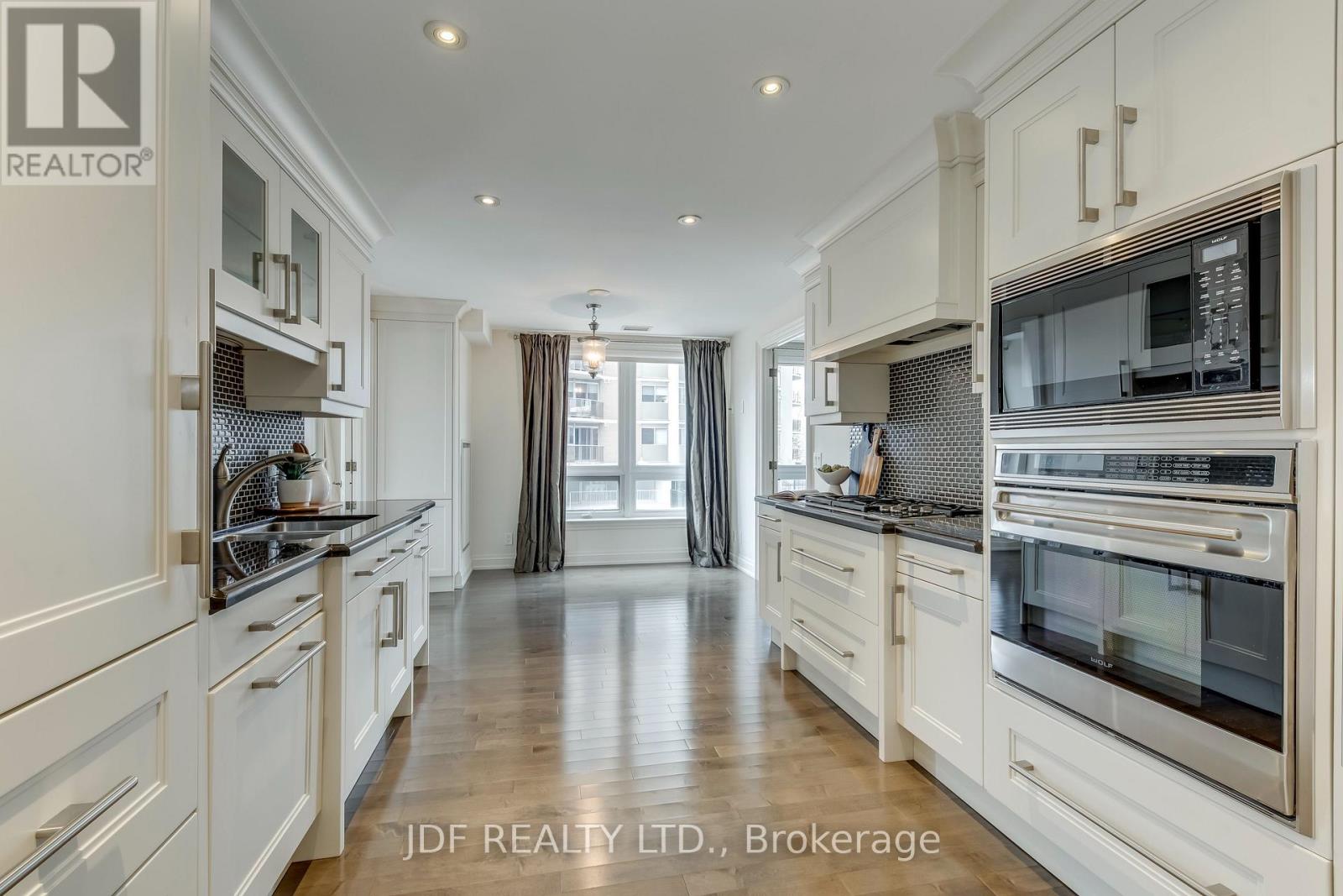 #402 111 FORSYTHE STREET - 35