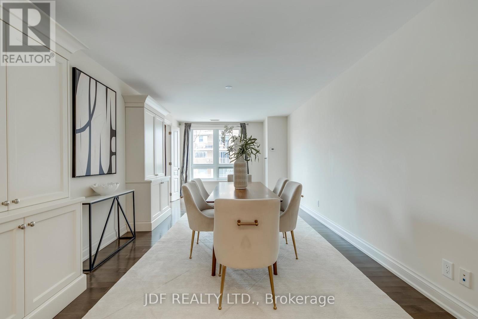 #402 111 FORSYTHE STREET - 37