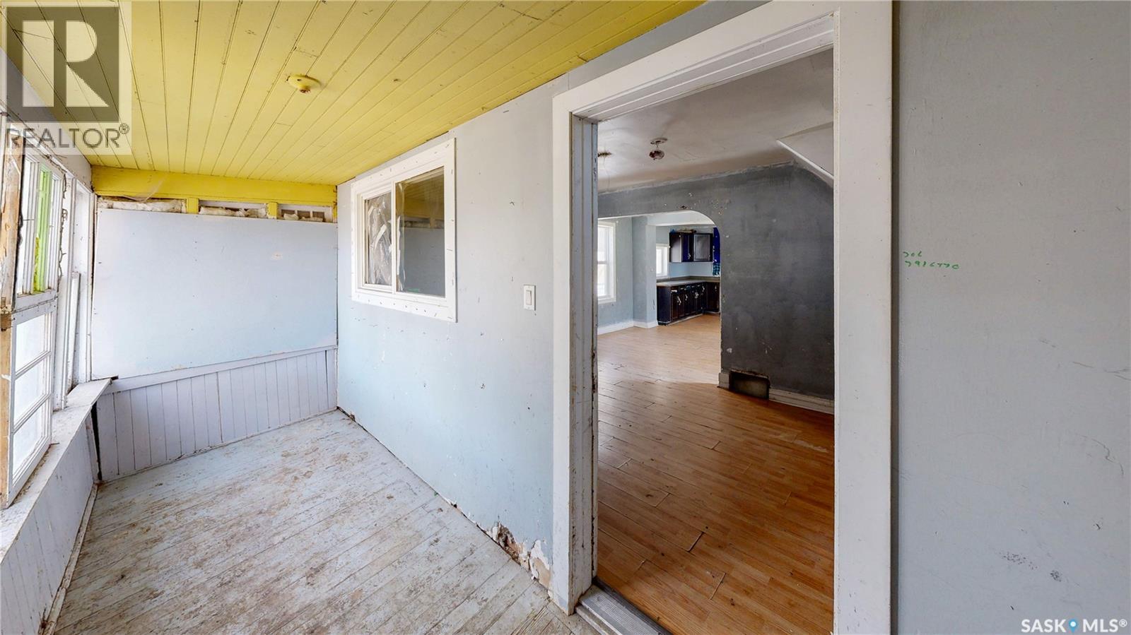1943 Montreal STREET - Image 3