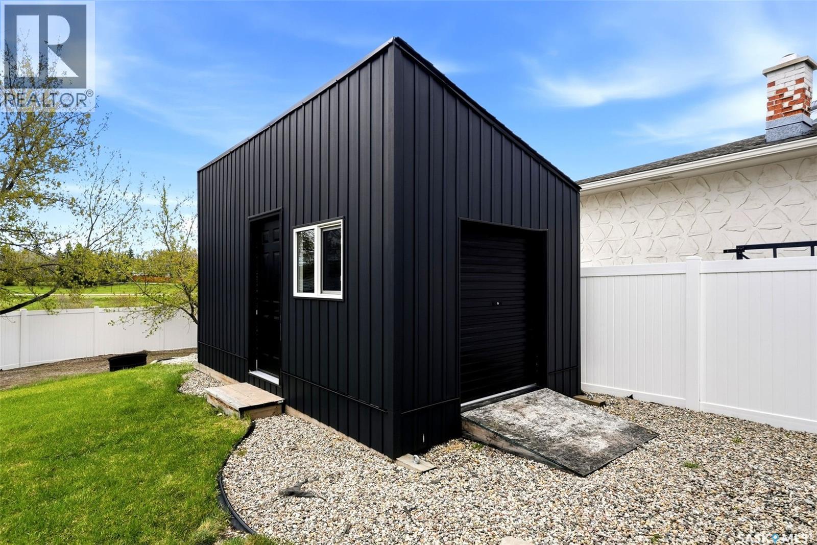 120 Eden AVENUE - 33