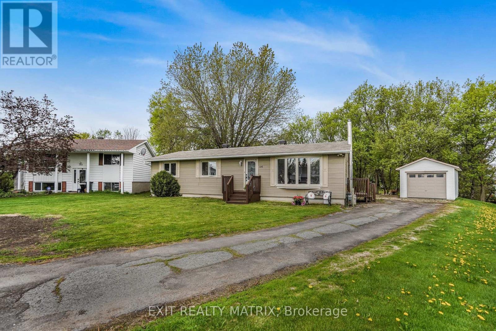 136 MARTEL CRESCENT - 1
