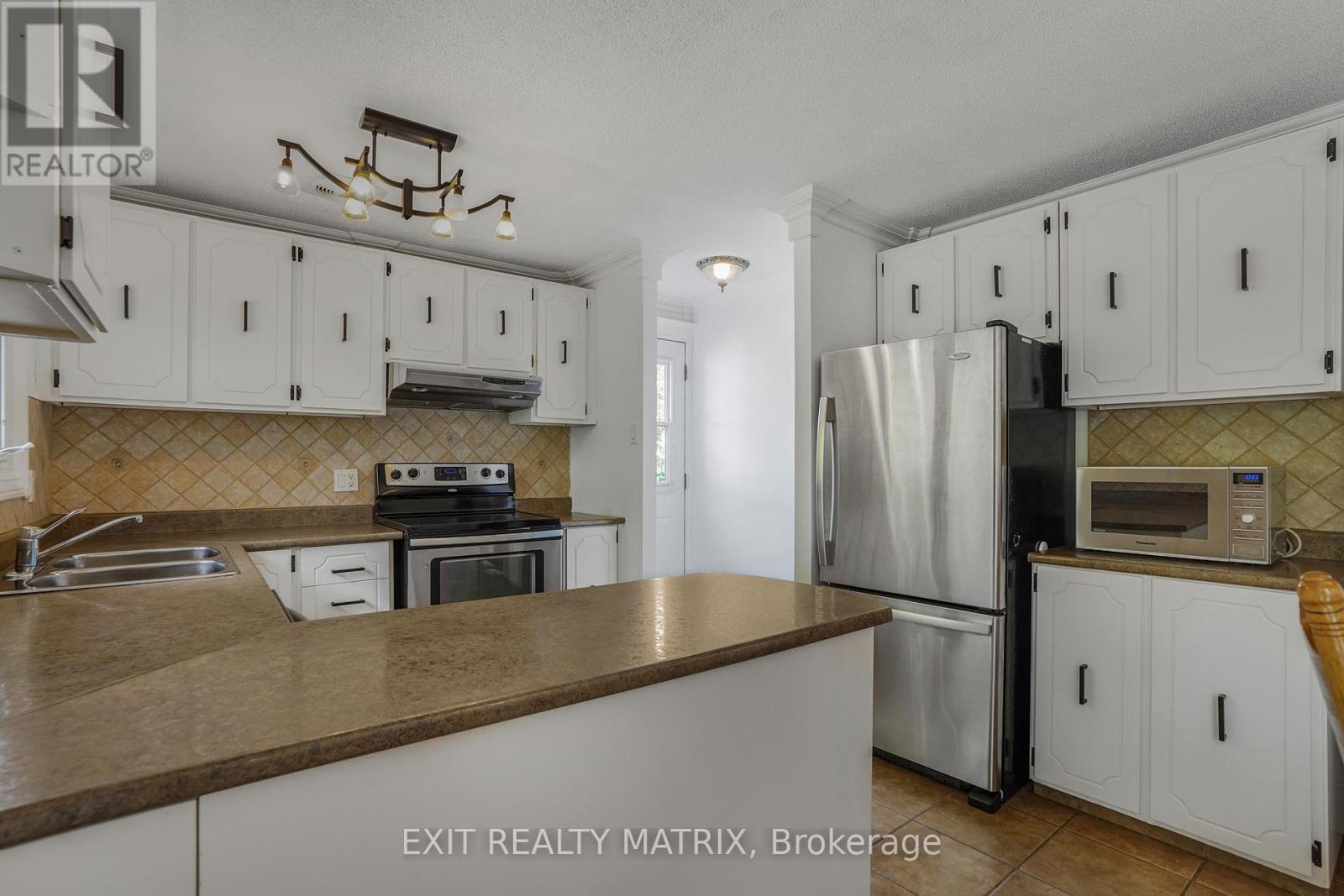 136 MARTEL CRESCENT - 10