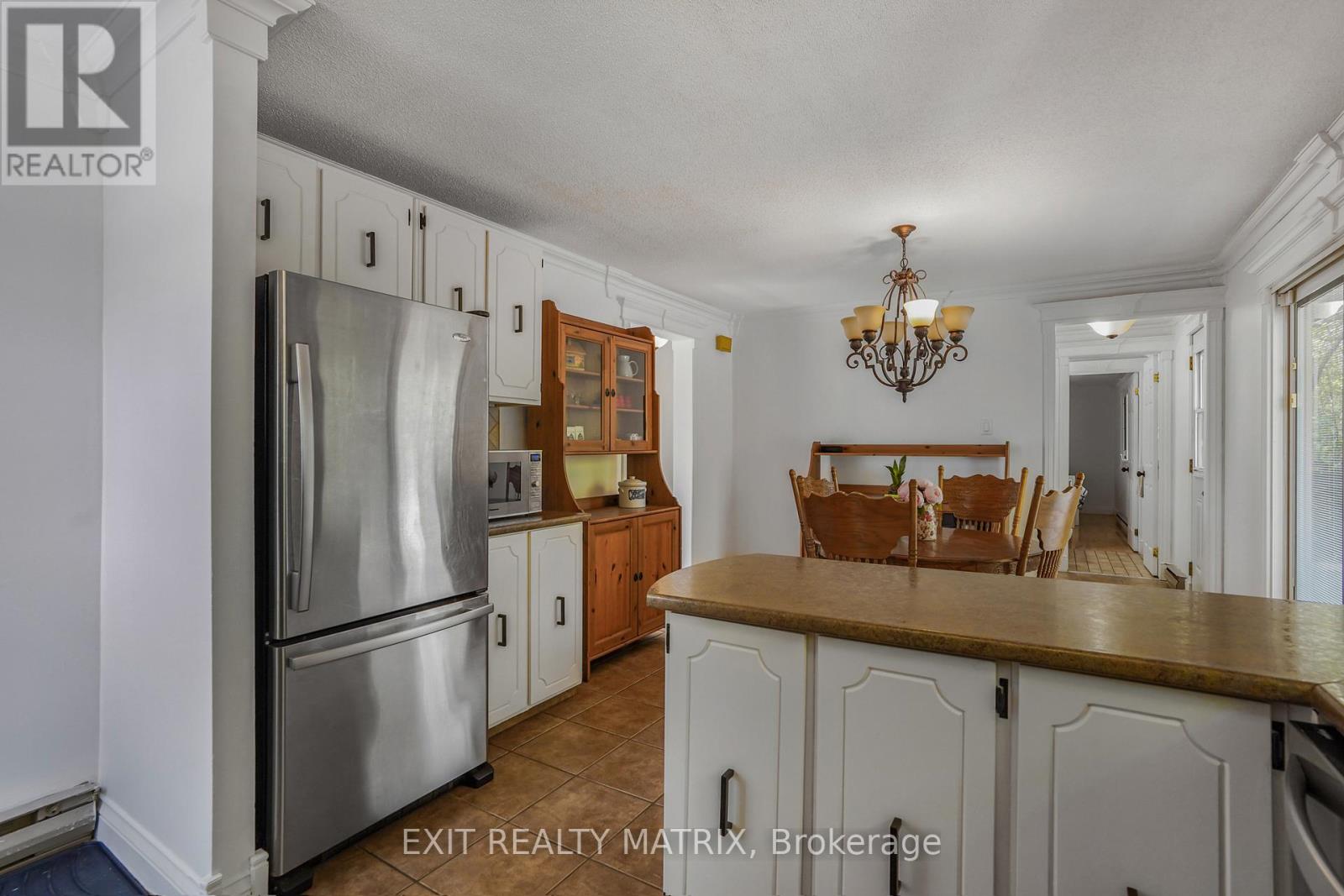 136 MARTEL CRESCENT - 13