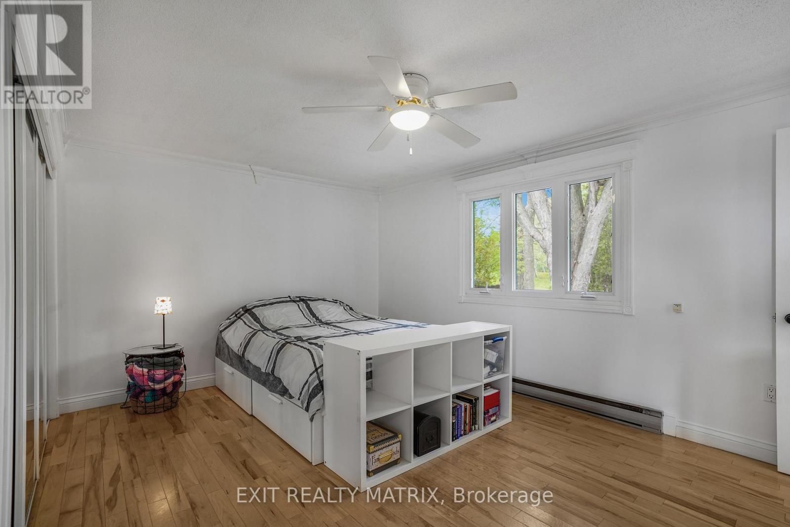 136 MARTEL CRESCENT - 14