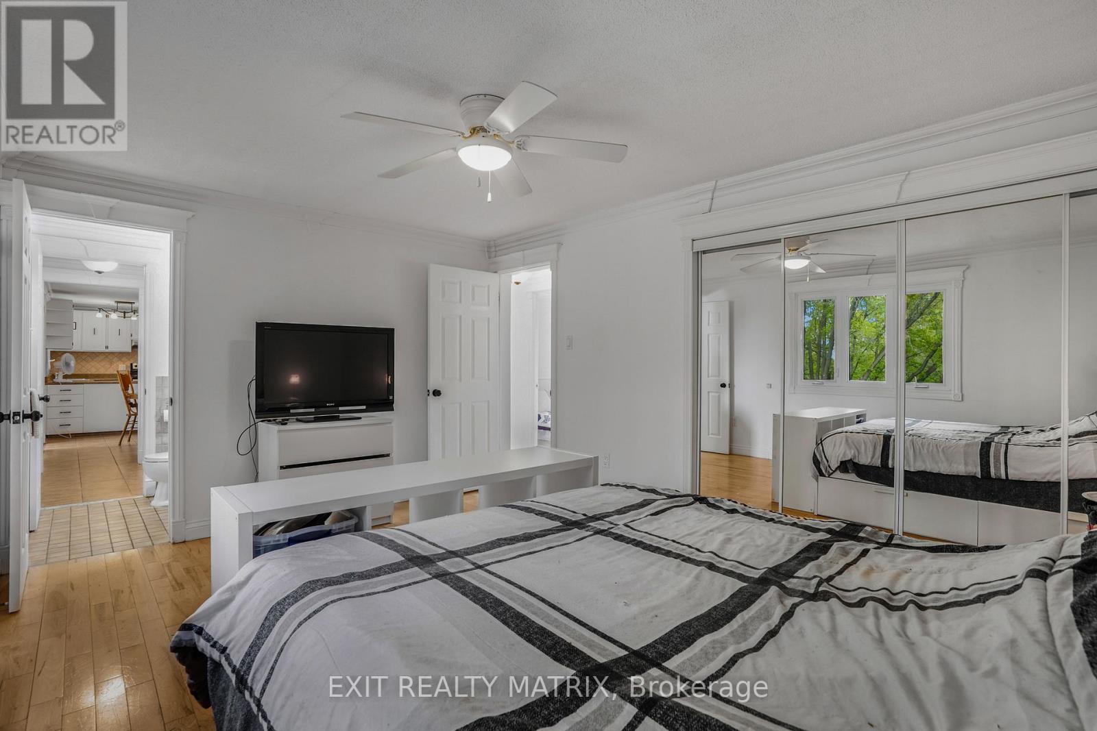 136 MARTEL CRESCENT - 15