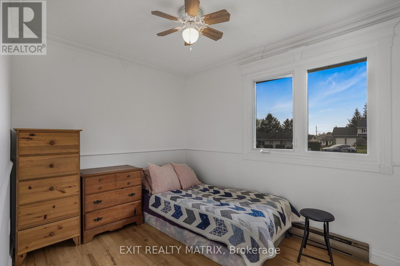 136 MARTEL CRESCENT - 18