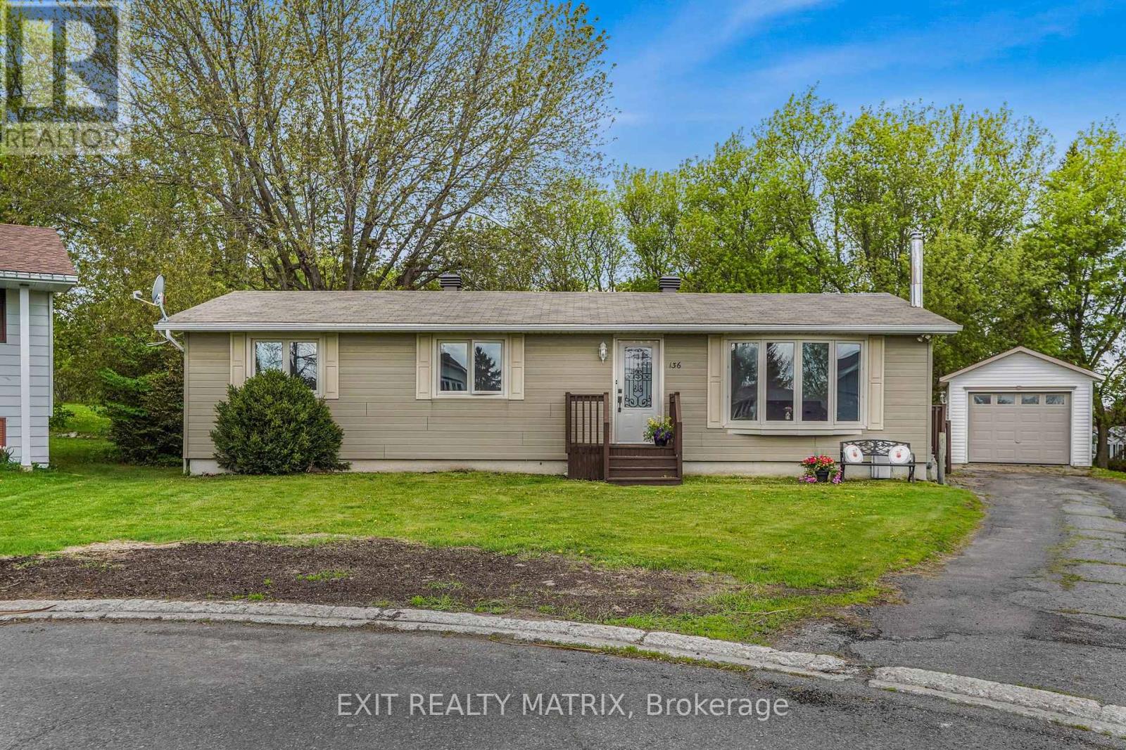 136 MARTEL CRESCENT - 2
