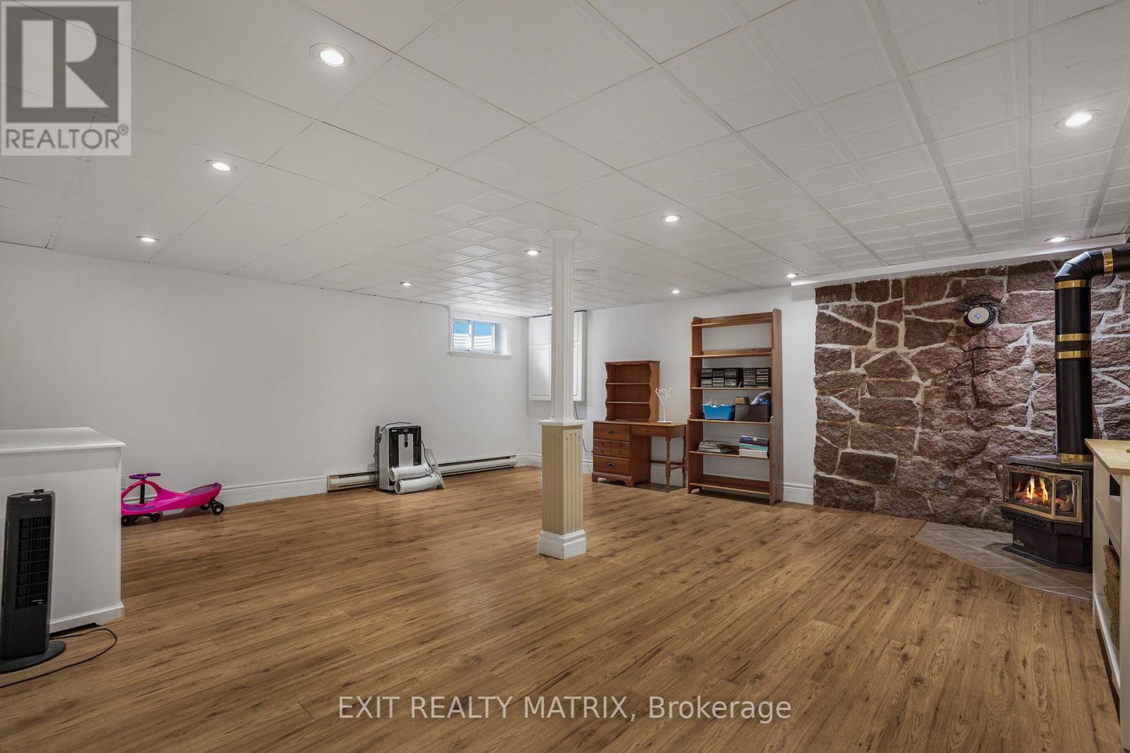 136 MARTEL CRESCENT - 20