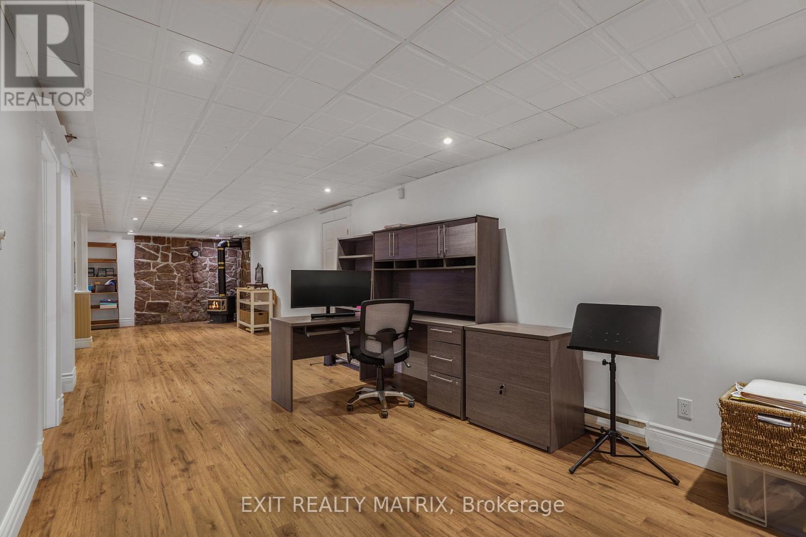 136 MARTEL CRESCENT - 23