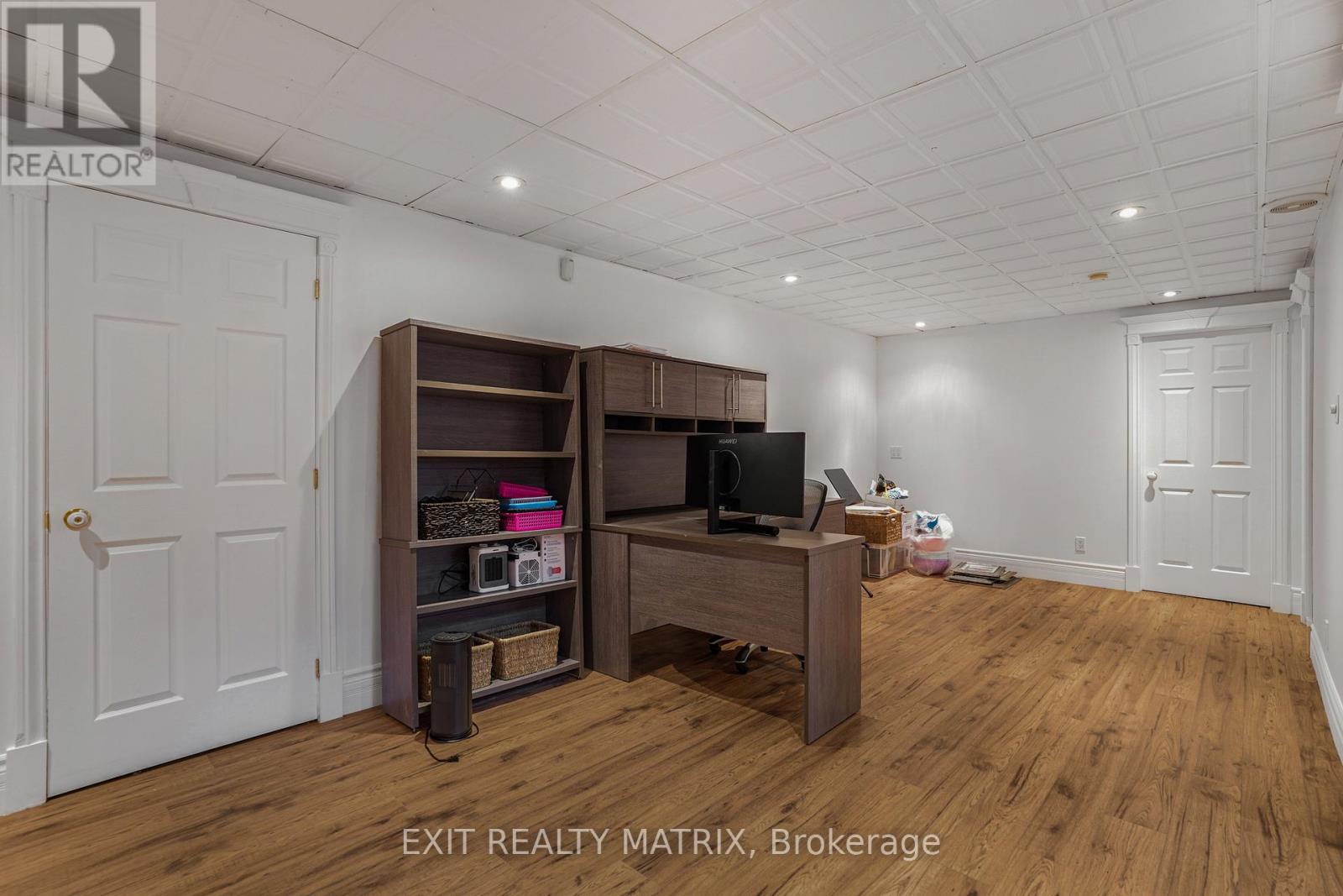 136 MARTEL CRESCENT - 24