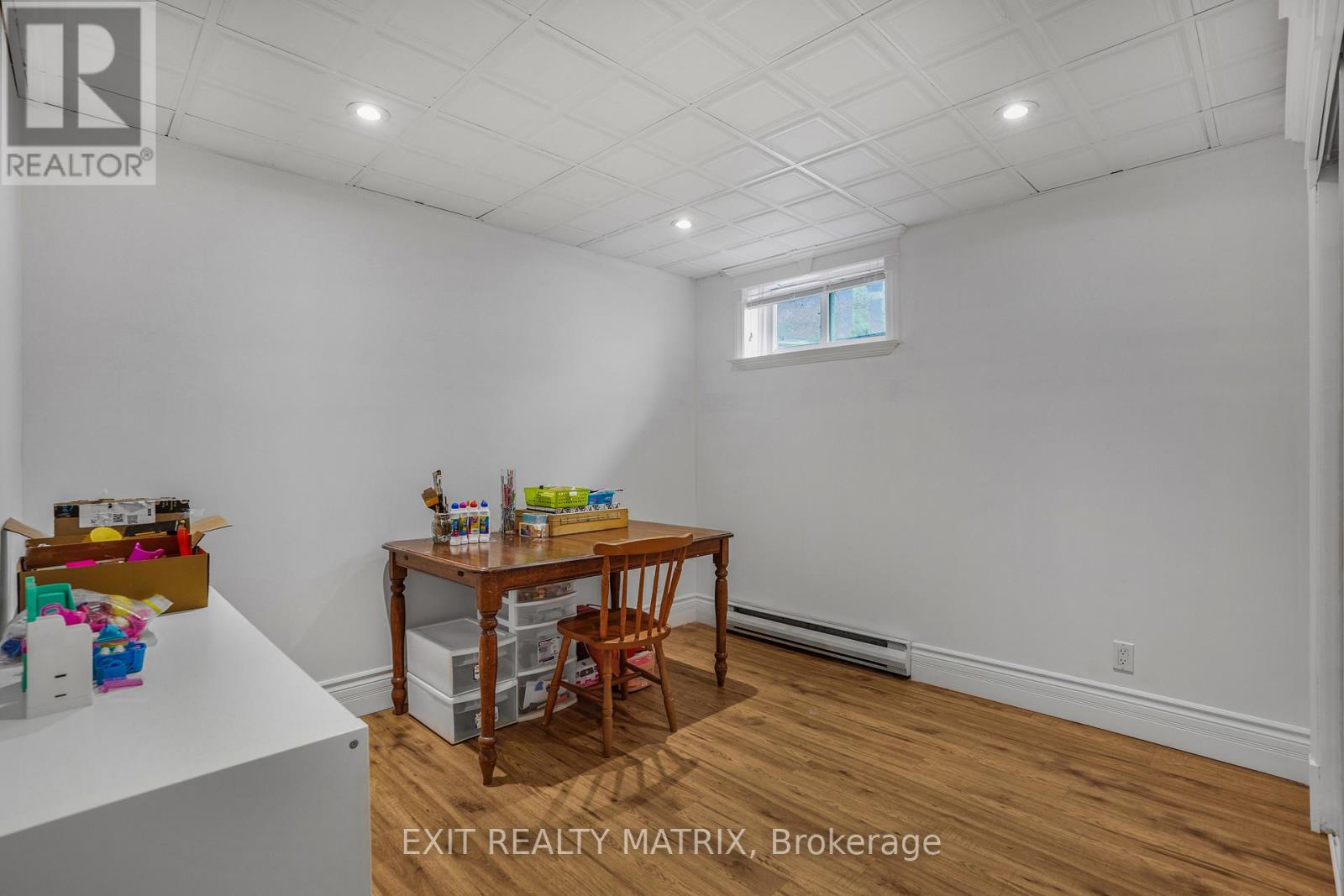 136 MARTEL CRESCENT - 25