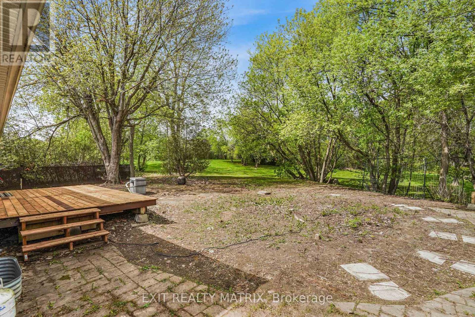 136 MARTEL CRESCENT - 27