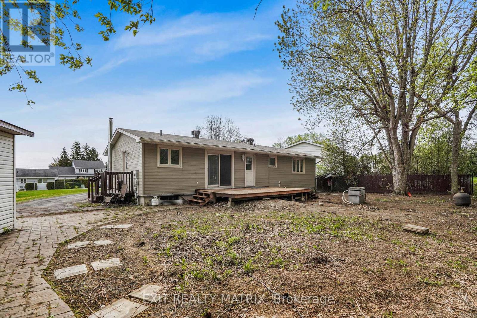 136 MARTEL CRESCENT - 29