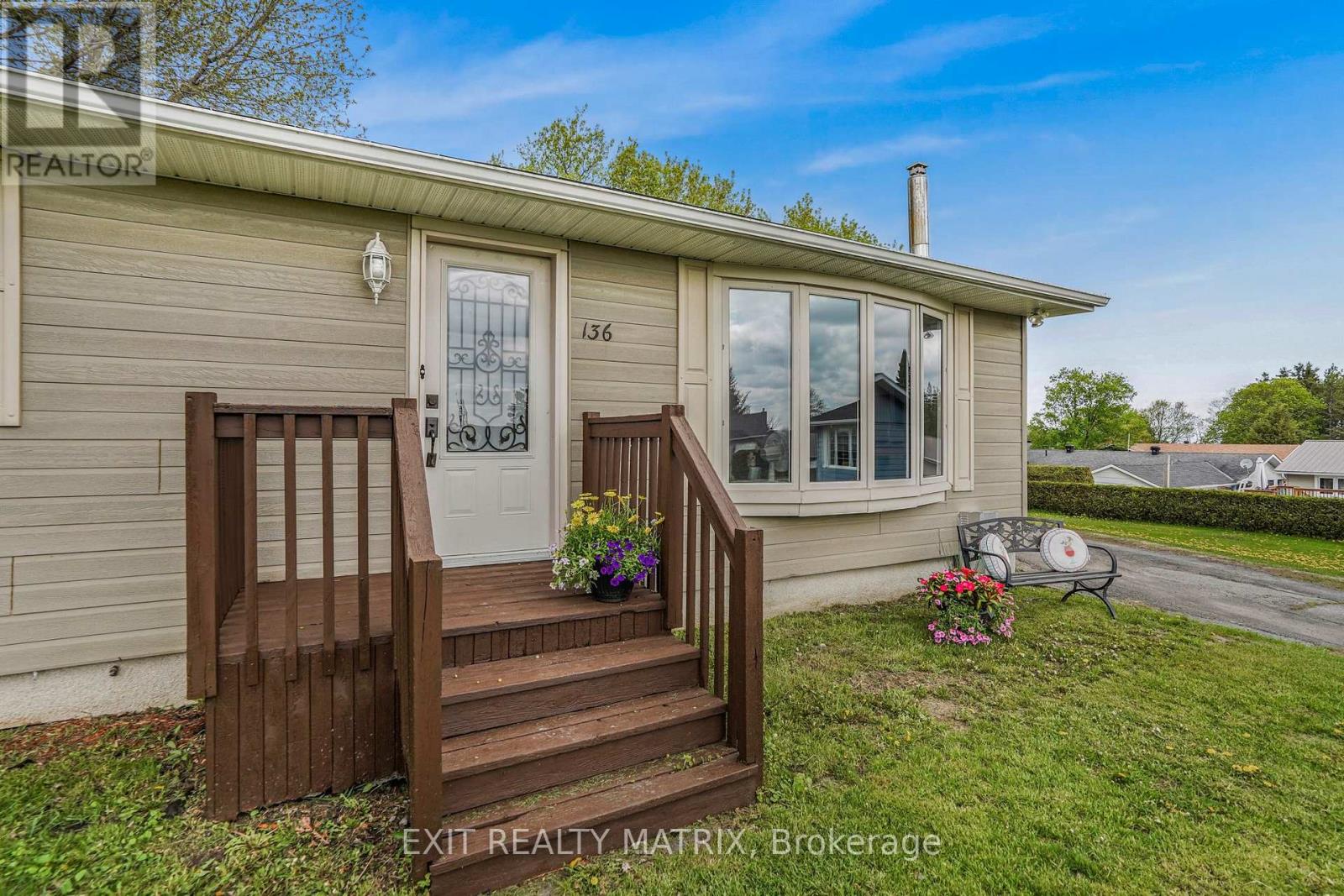 136 MARTEL CRESCENT - 3