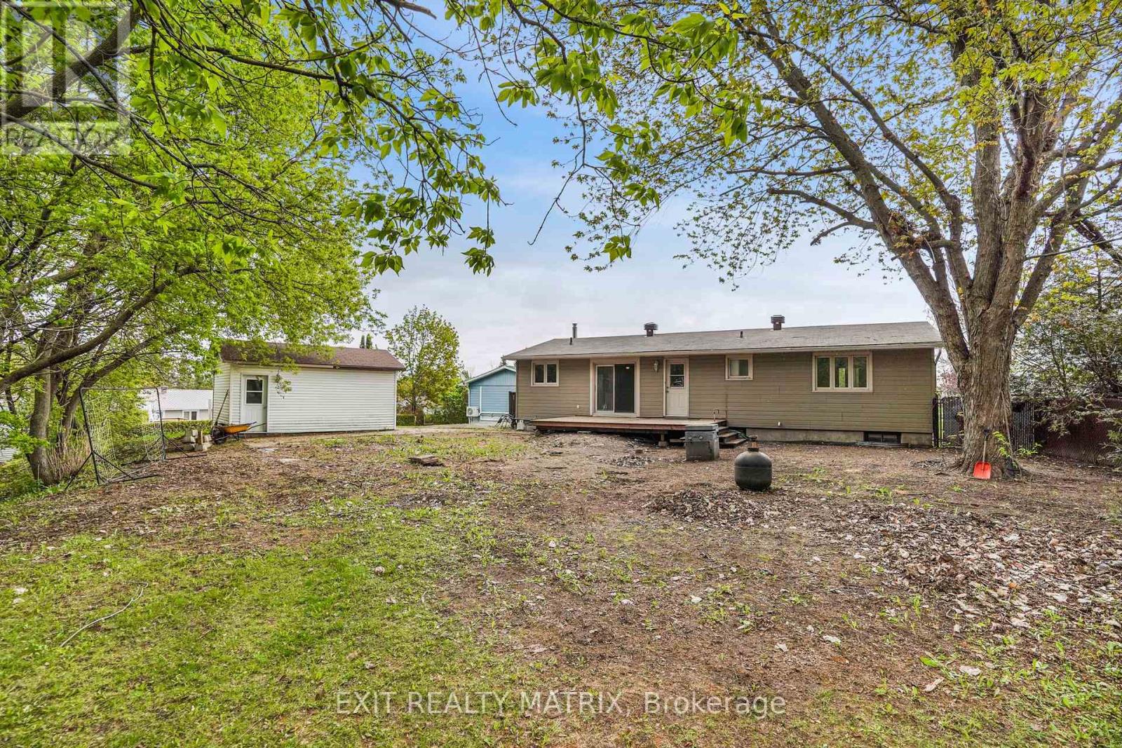 136 MARTEL CRESCENT - 30