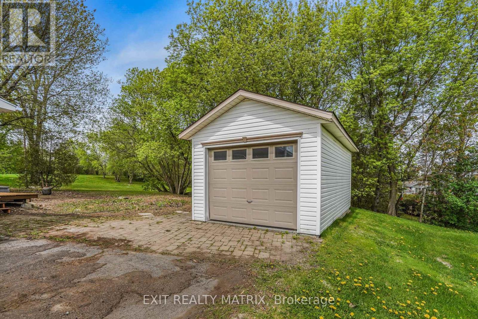 136 MARTEL CRESCENT - 31