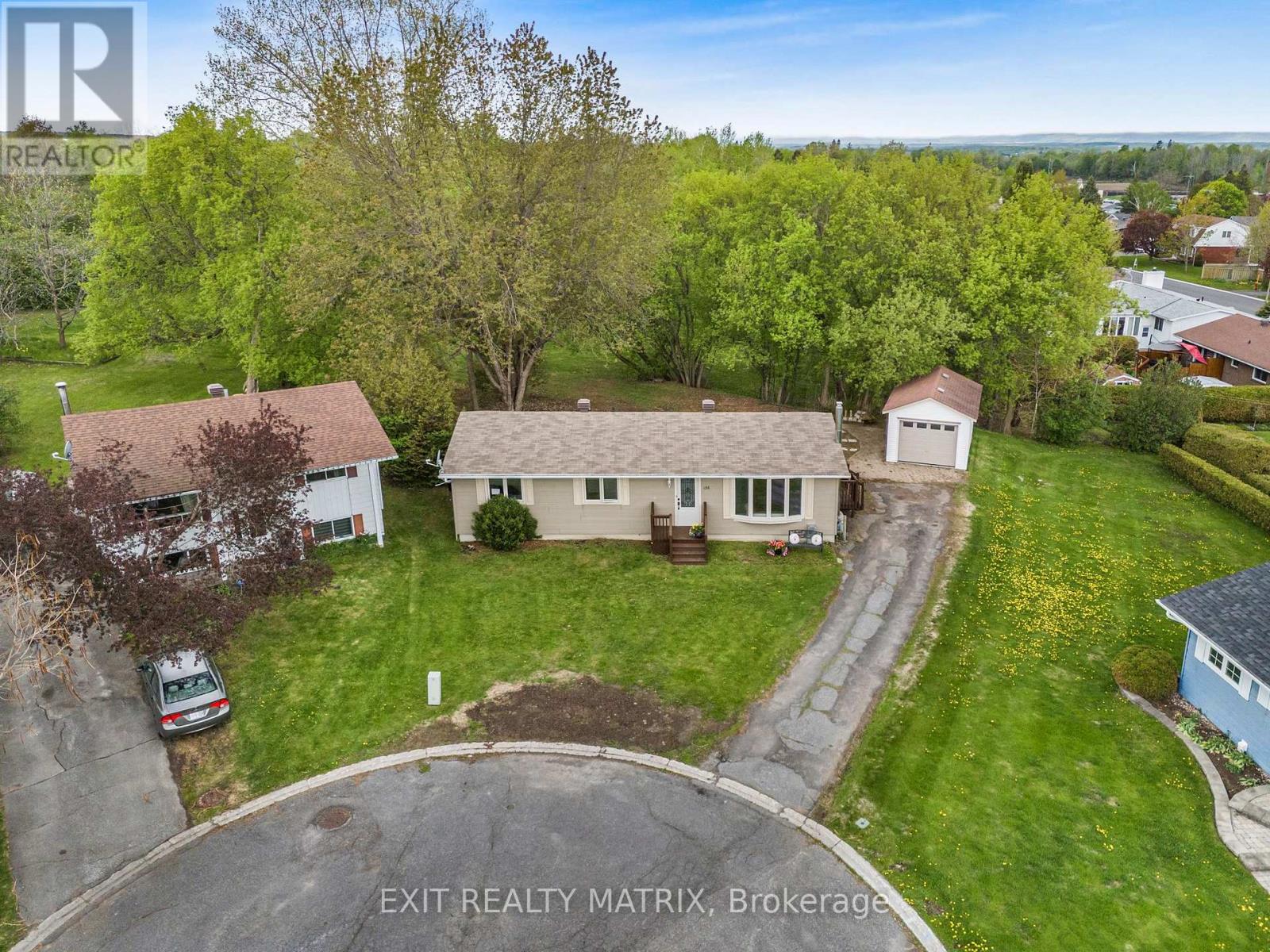 136 MARTEL CRESCENT - 32