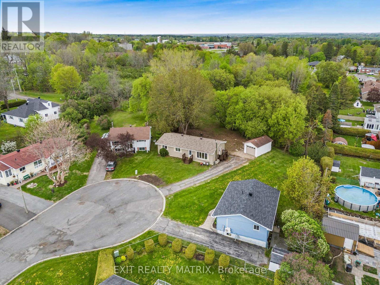 136 MARTEL CRESCENT - 34