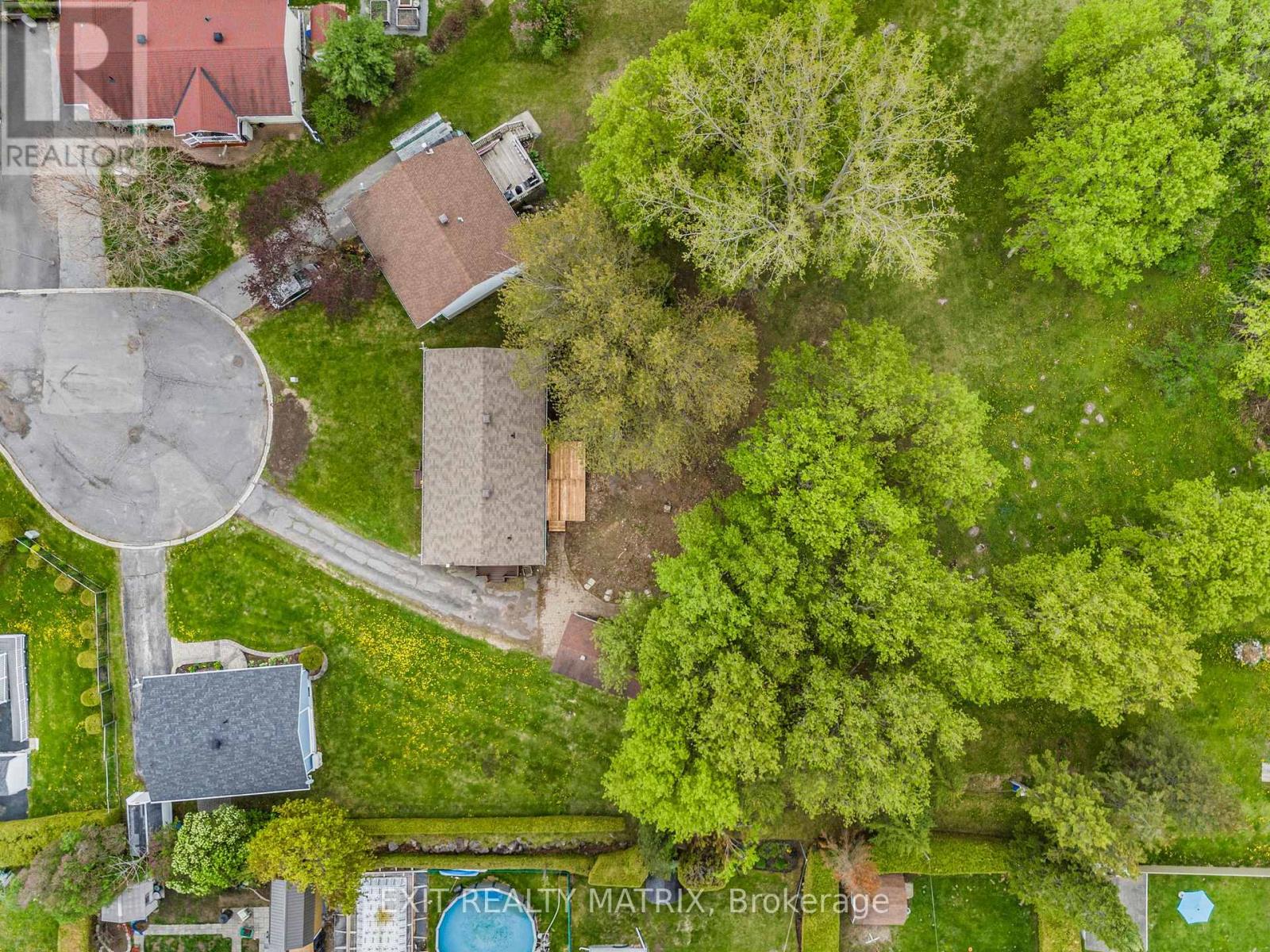 136 MARTEL CRESCENT - 35