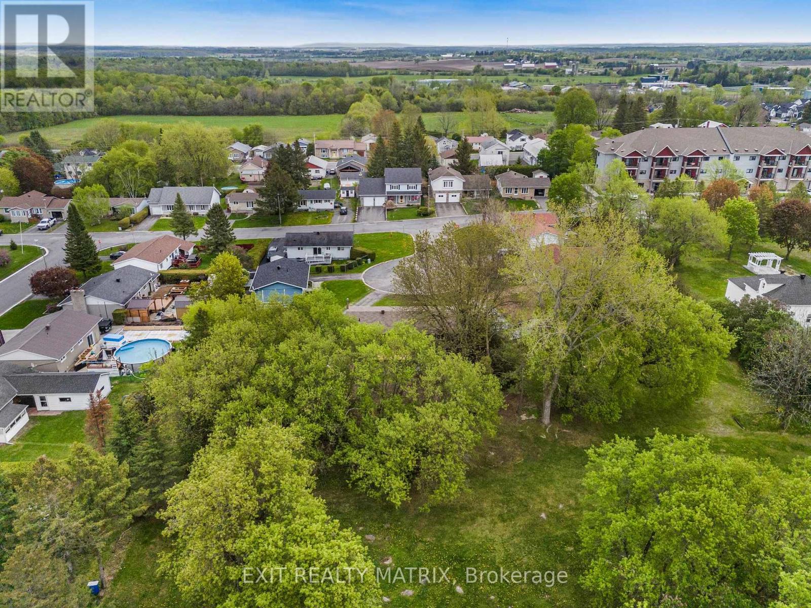 136 MARTEL CRESCENT - 37