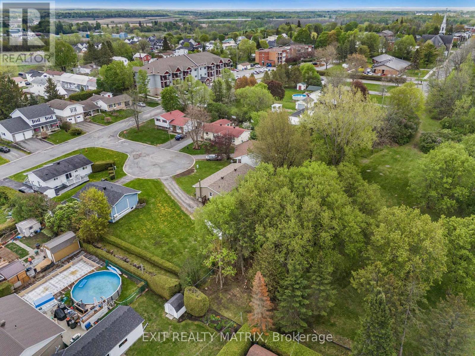 136 MARTEL CRESCENT - 38