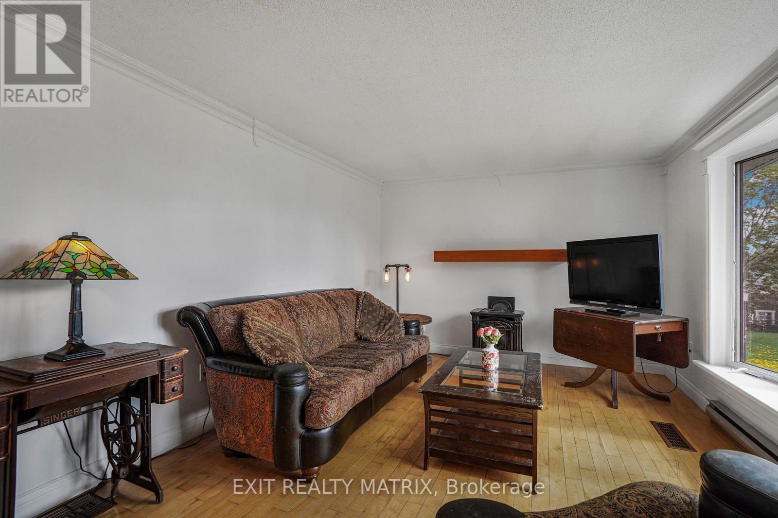 136 MARTEL CRESCENT - 5