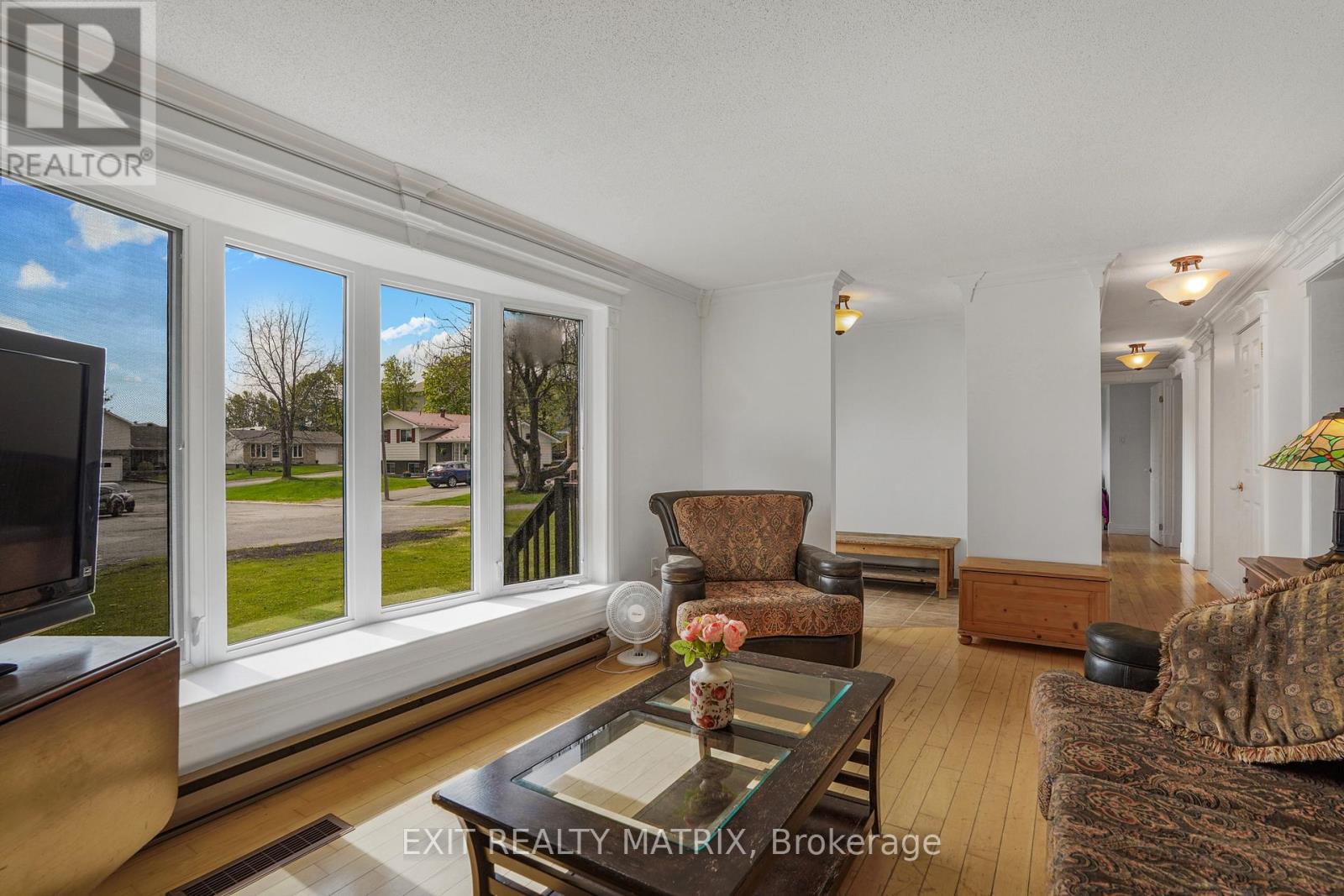 136 MARTEL CRESCENT - 6