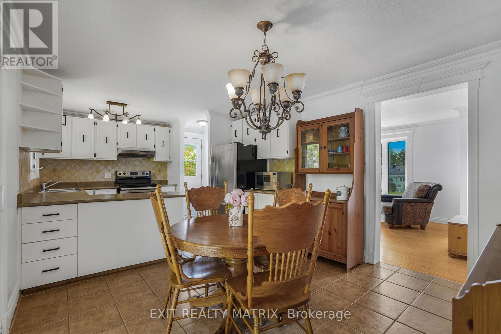 136 MARTEL CRESCENT - 7