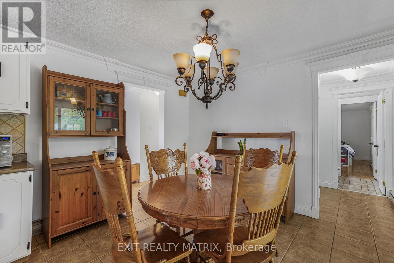 136 MARTEL CRESCENT - 9